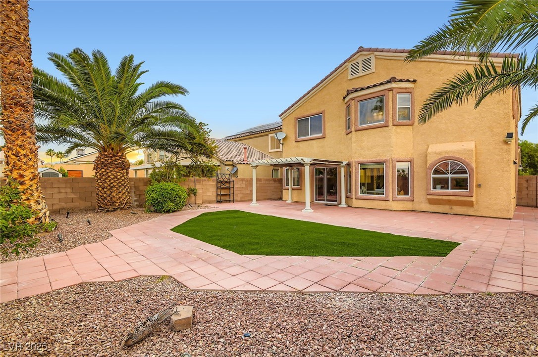 445 Colorful Rain Avenue