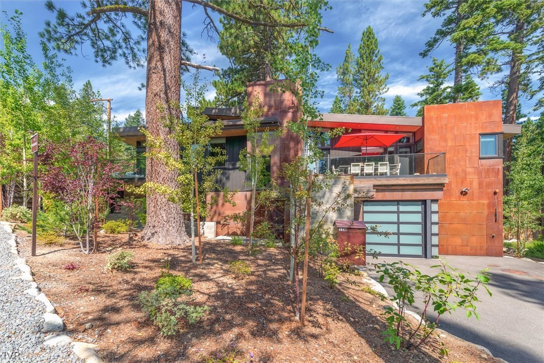 120 Old Cedars Place