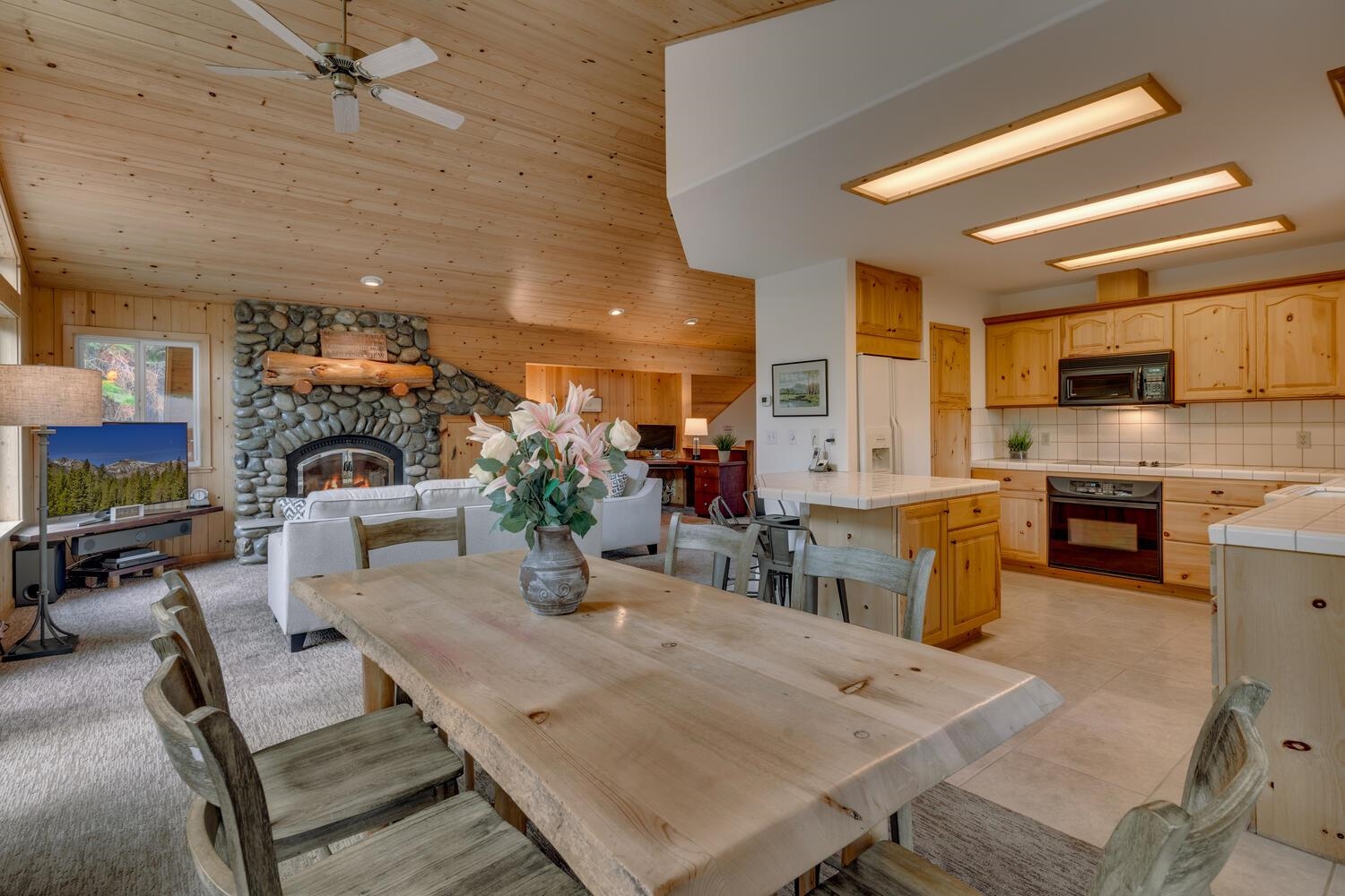 634 Agate Road