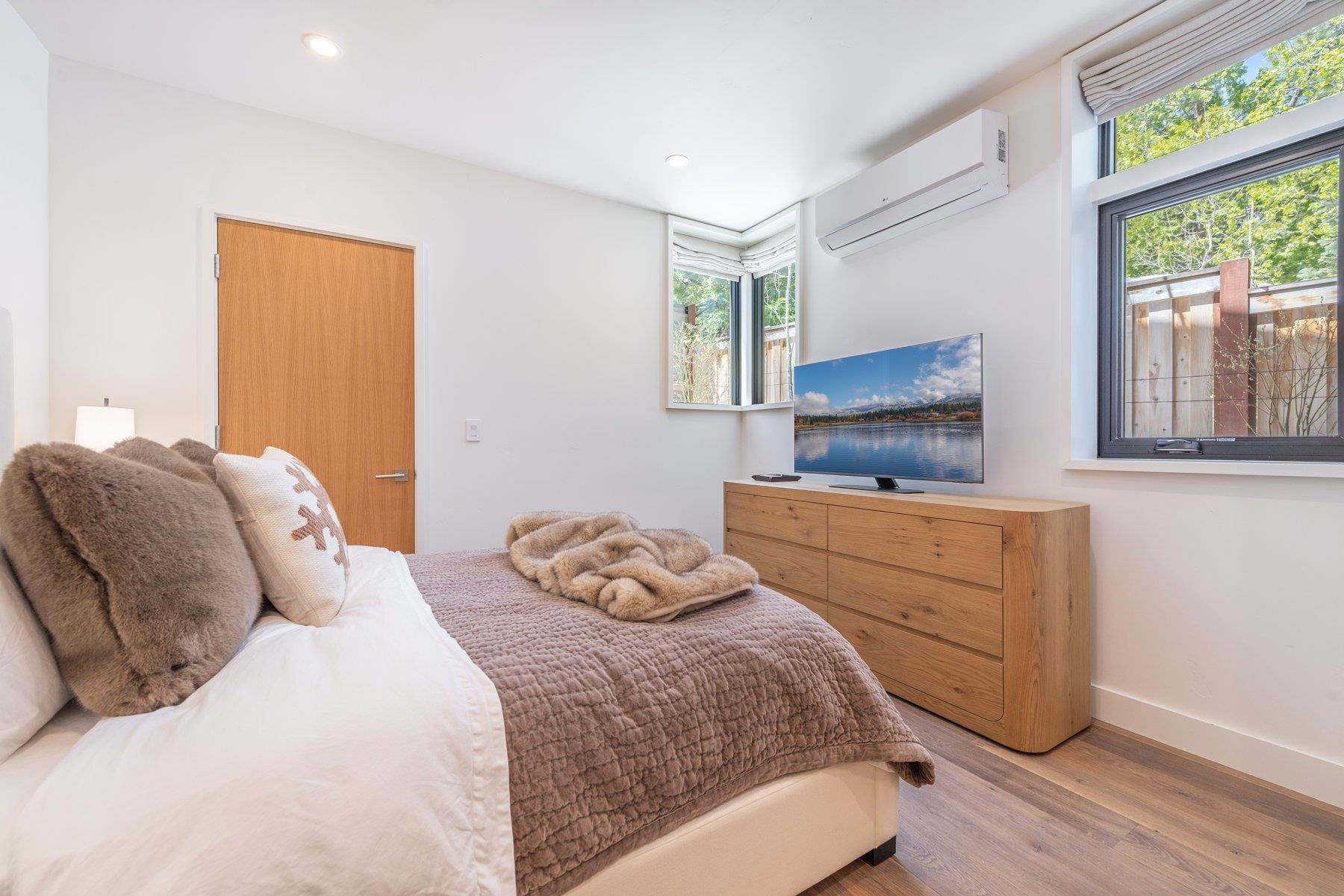 120 Old Cedars Place