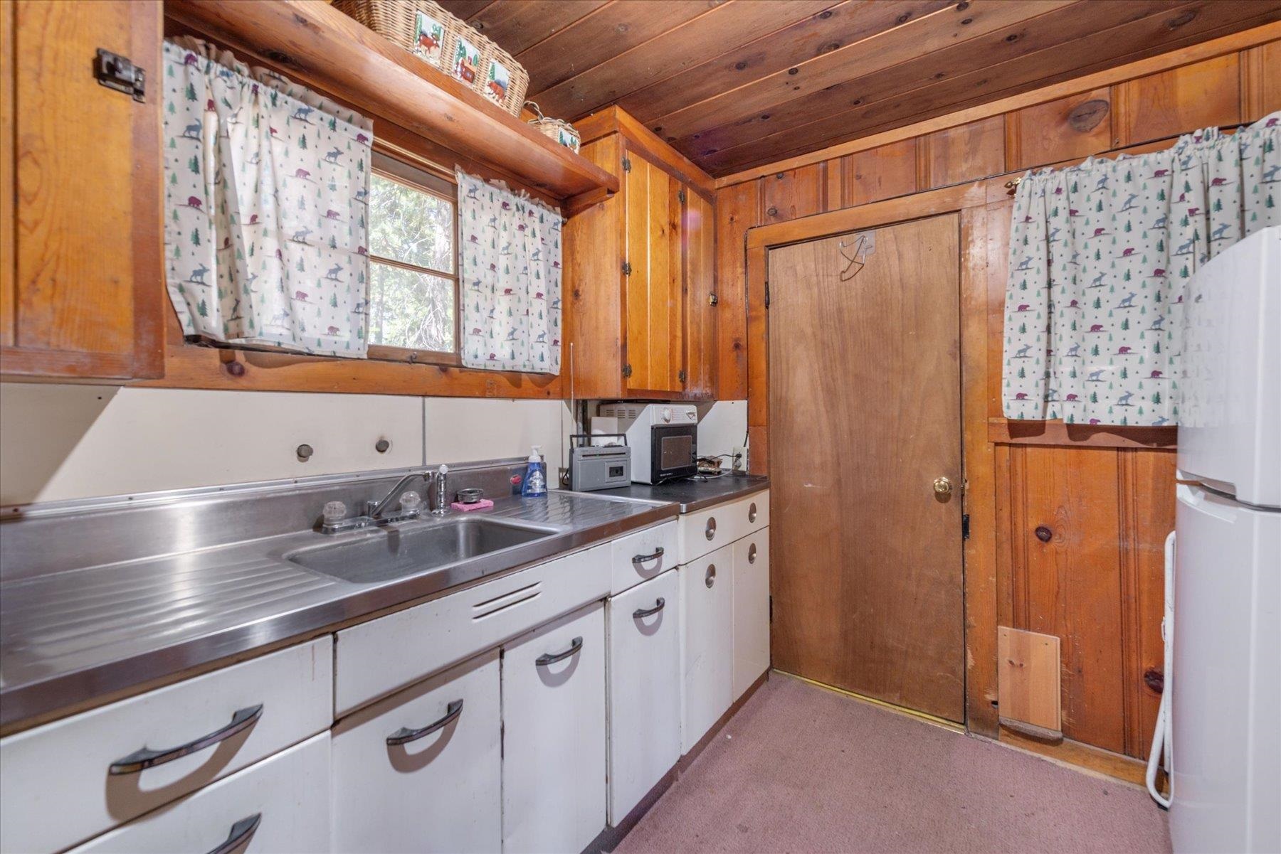 2535 Lake Forest Road