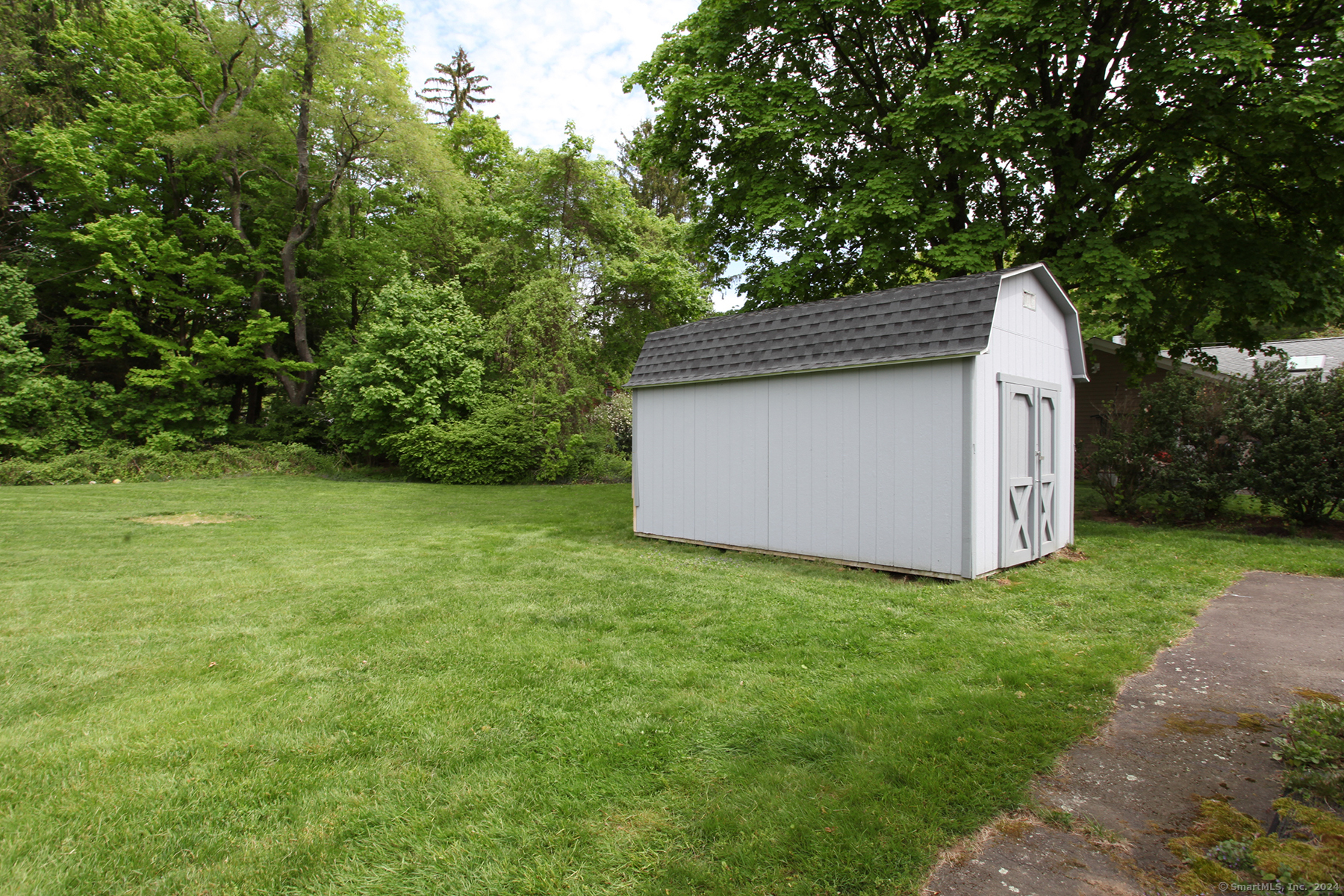 11 Deerfield Road