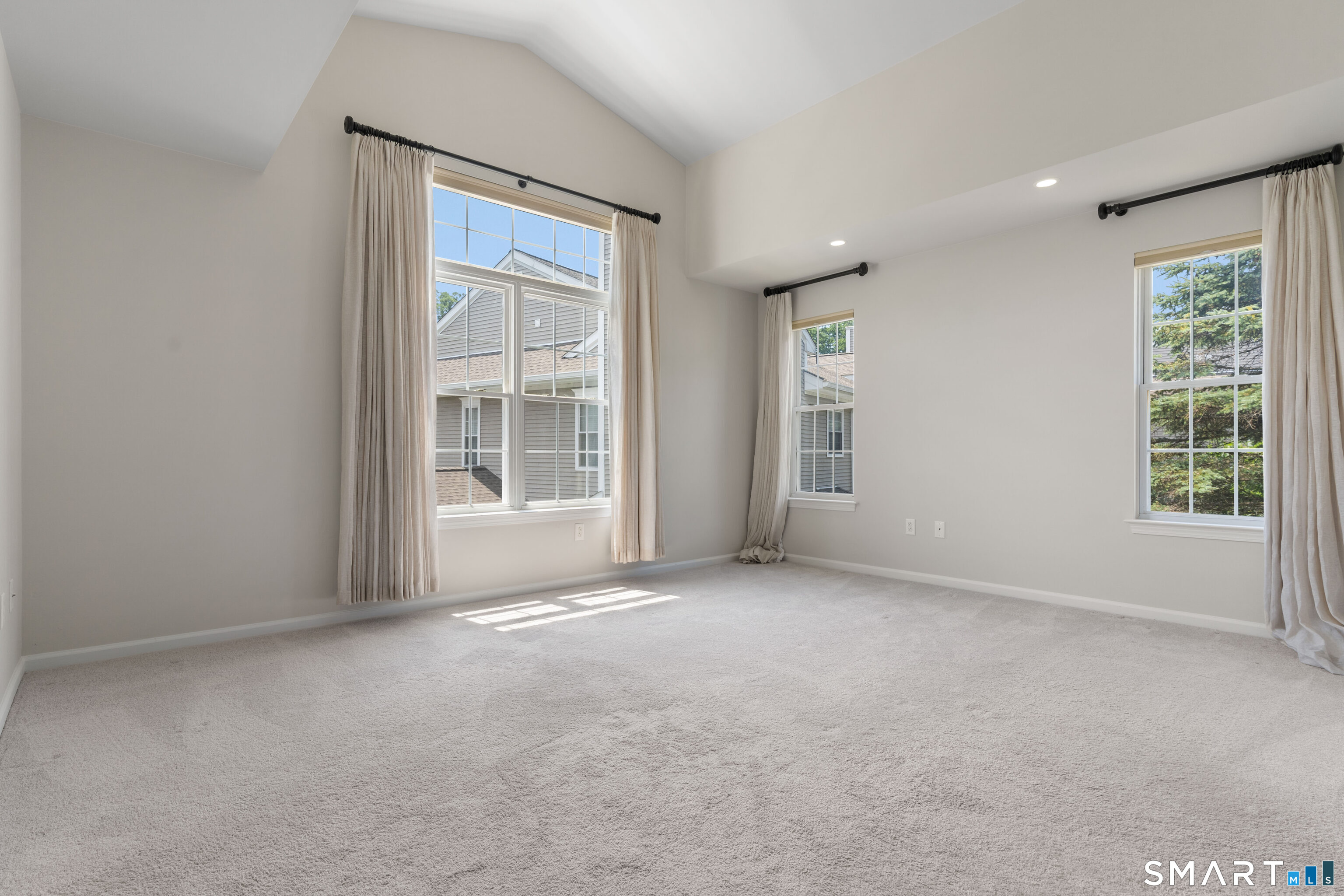 14 Cambridge Drive Unit: 14