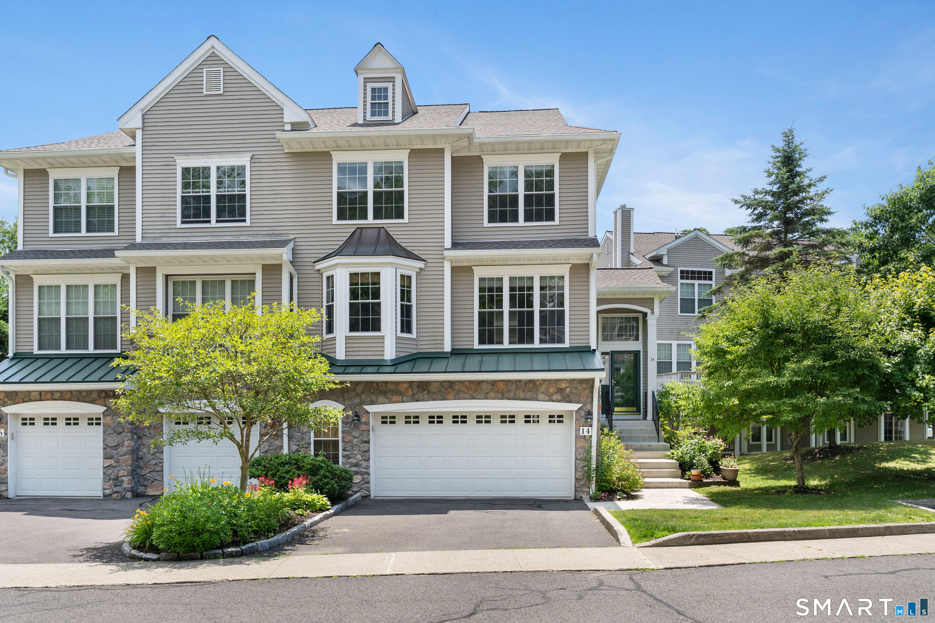 14 Cambridge Drive Unit: 14