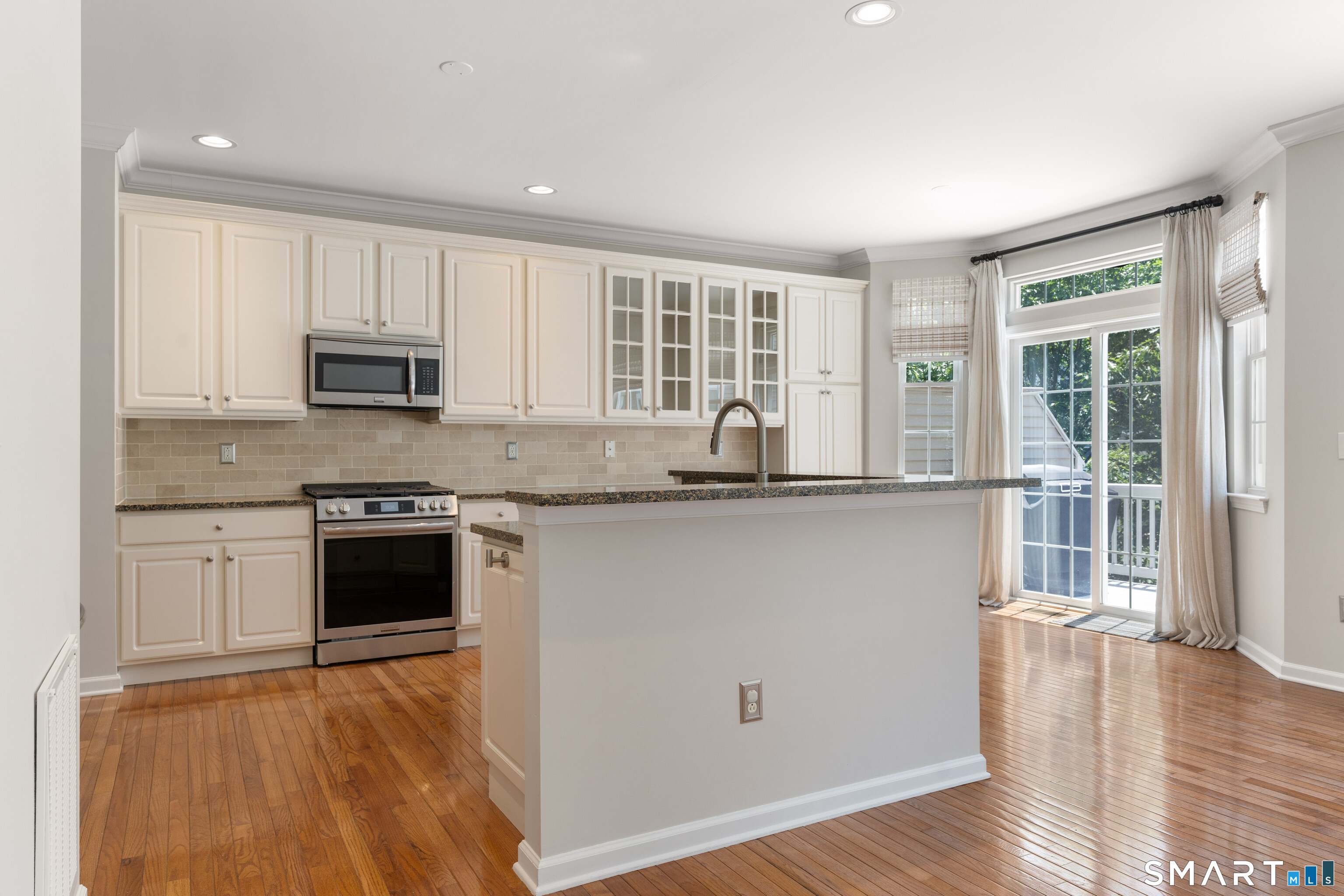 14 Cambridge Drive Unit: 14