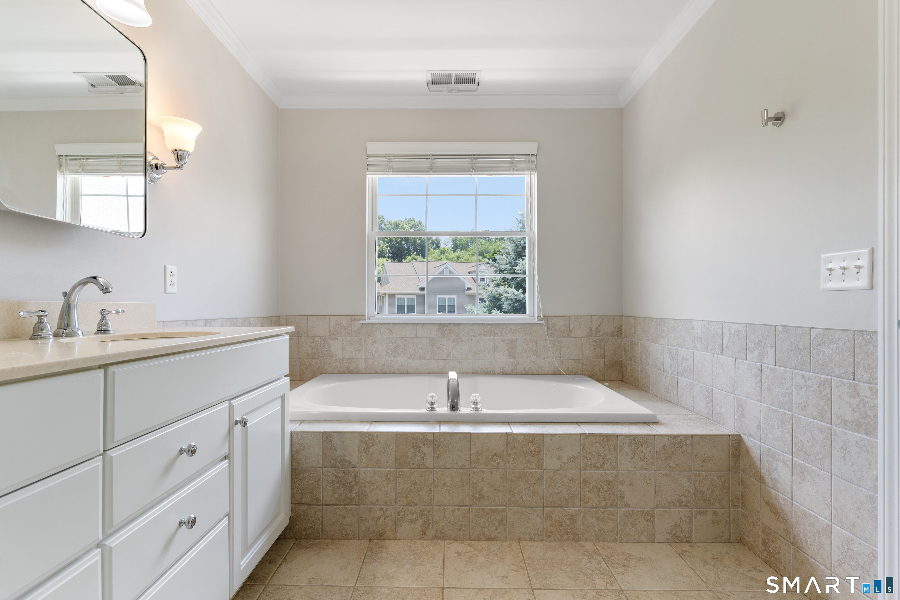 14 Cambridge Drive Unit: 14