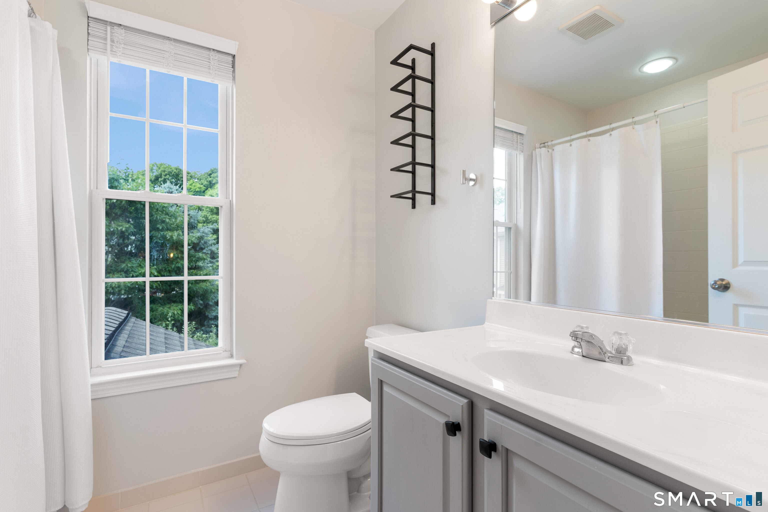 14 Cambridge Drive Unit: 14
