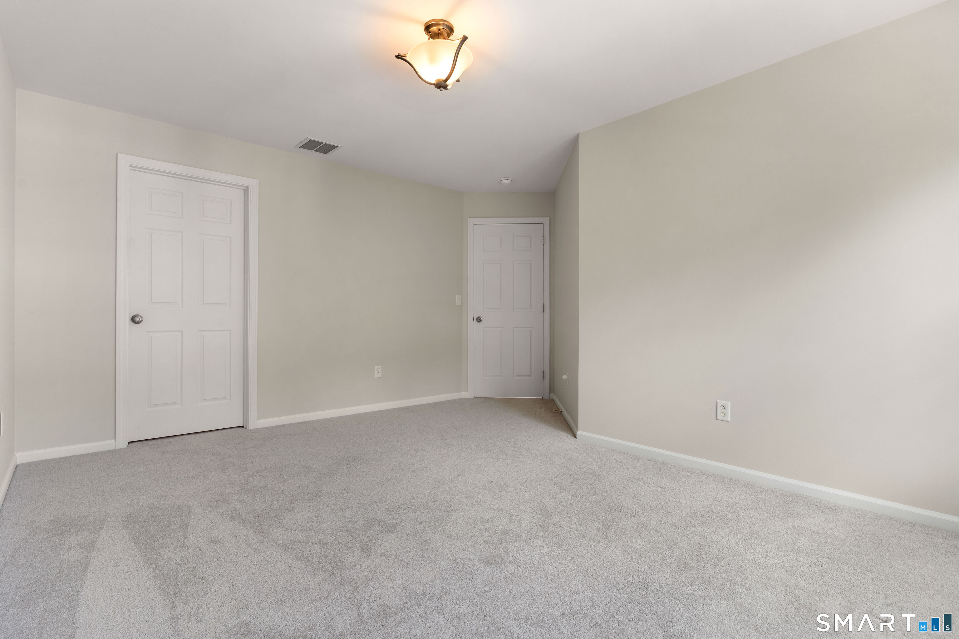 14 Cambridge Drive Unit: 14