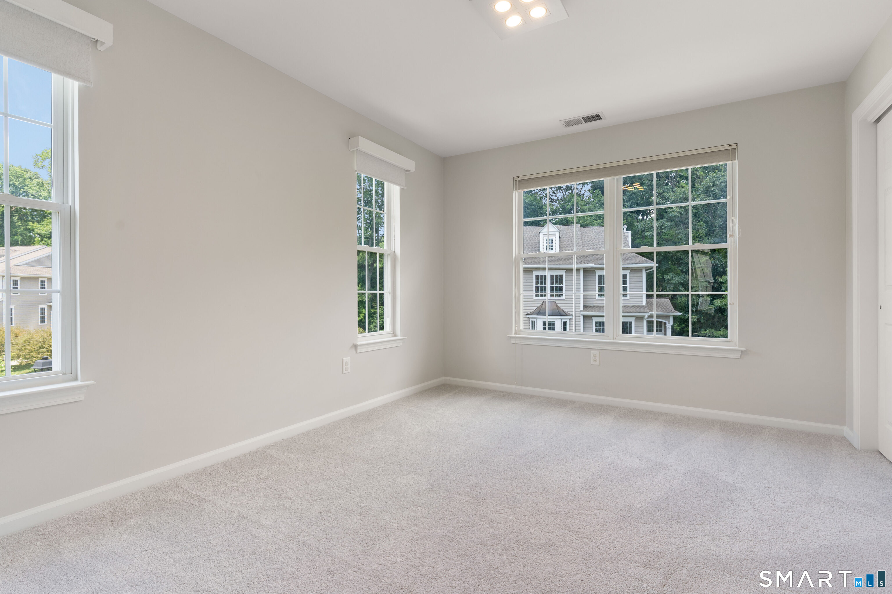 14 Cambridge Drive Unit: 14