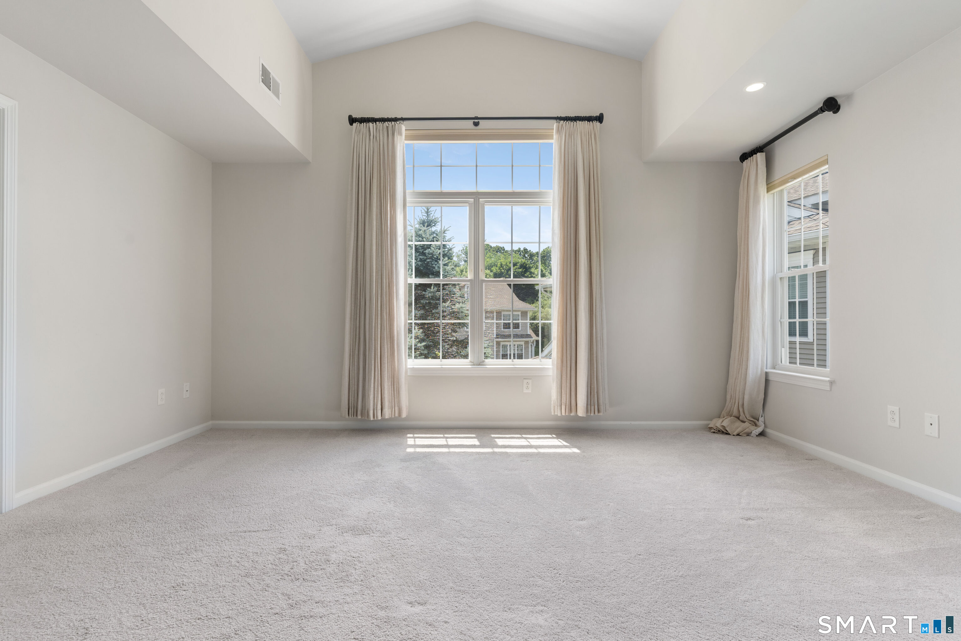14 Cambridge Drive Unit: 14