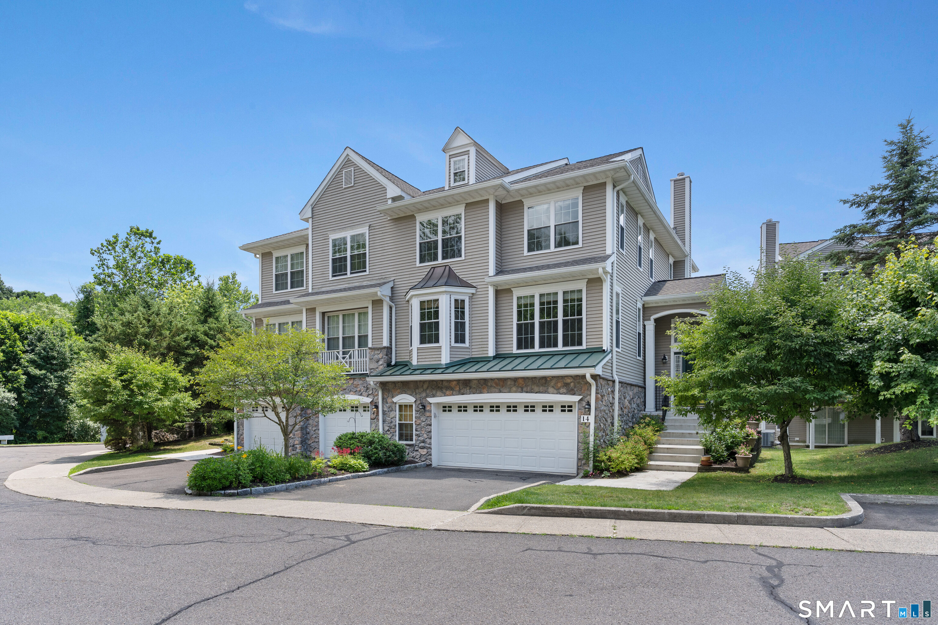 14 Cambridge Drive Unit: 14