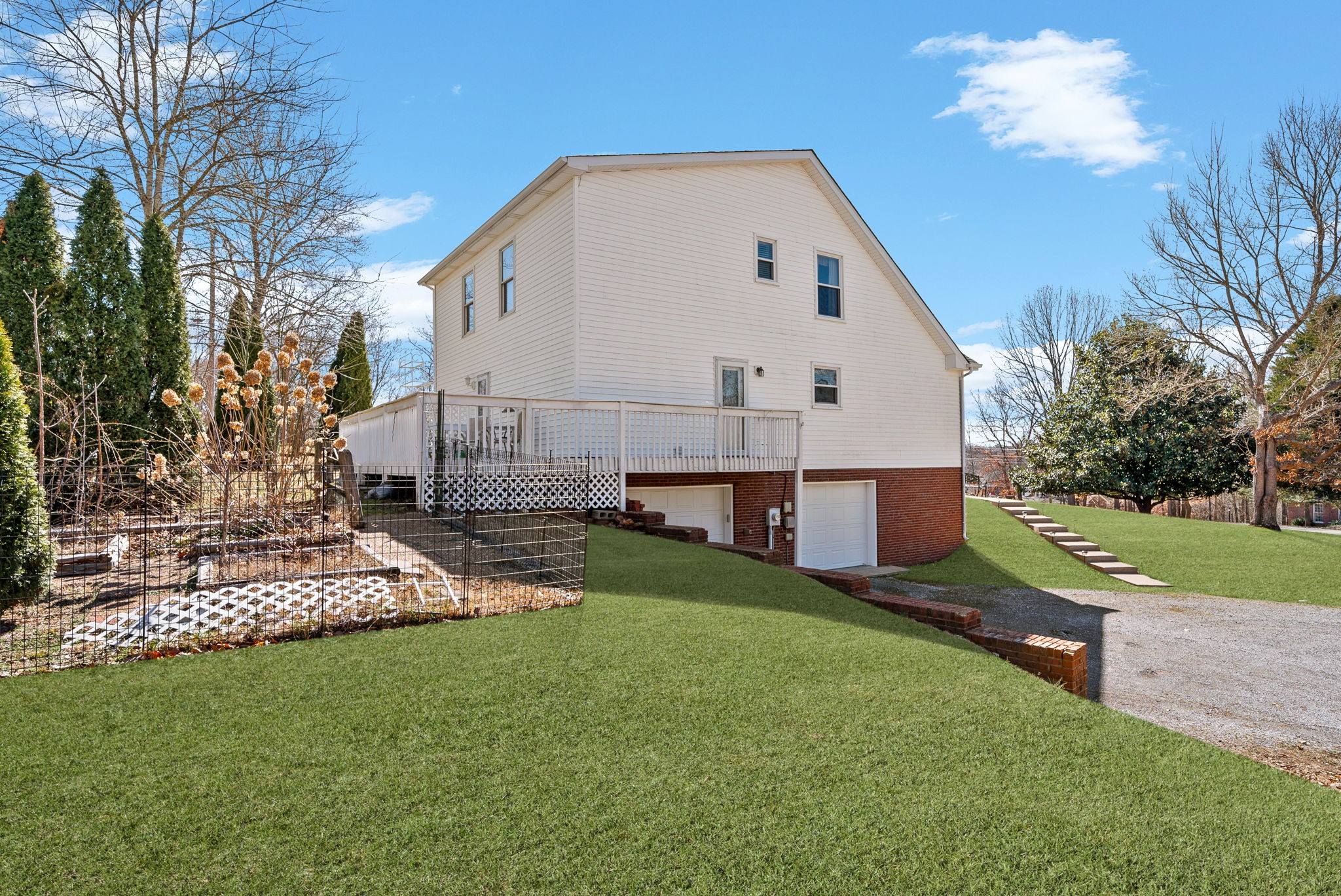 1735 Creekview Ct