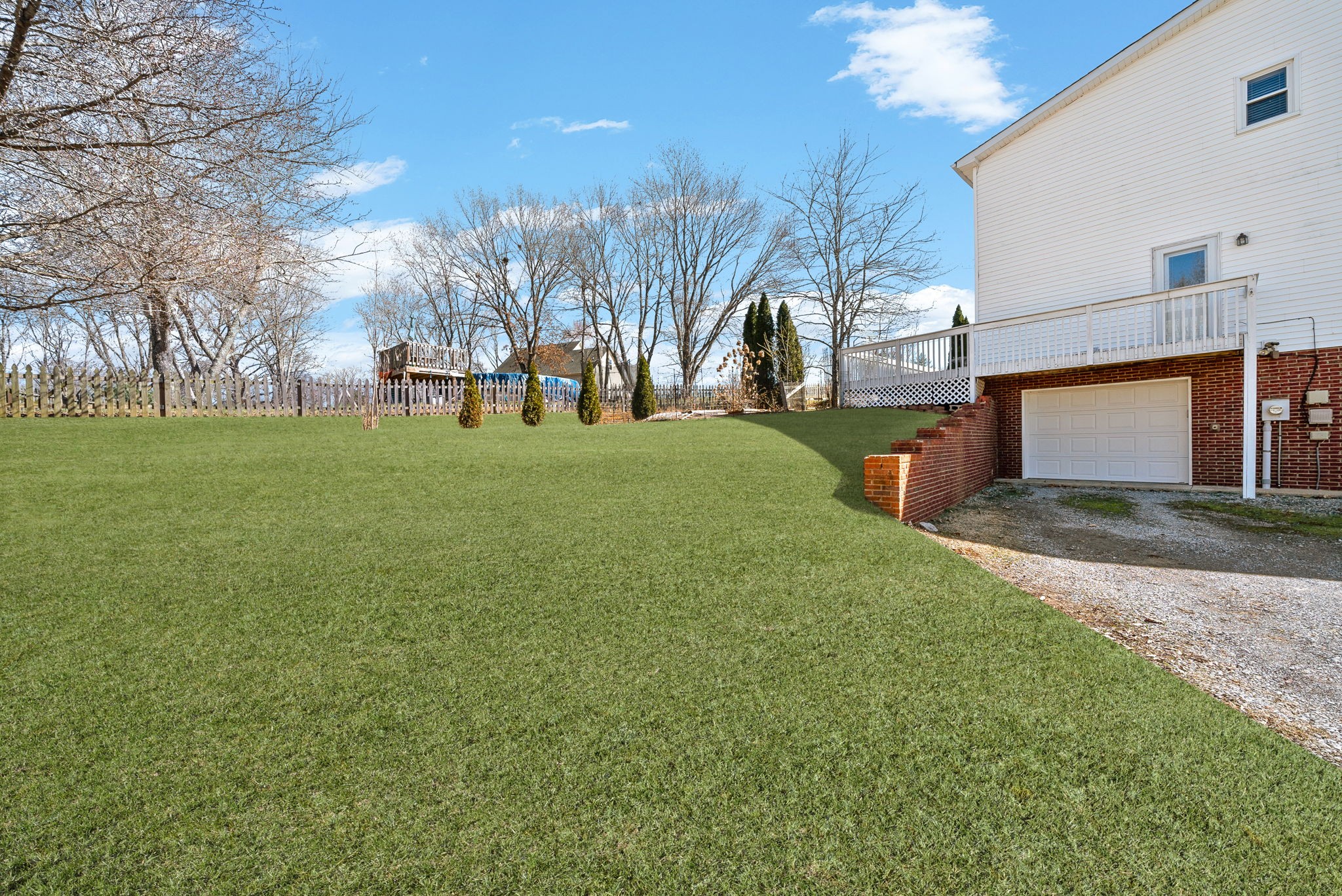 1735 Creekview Ct