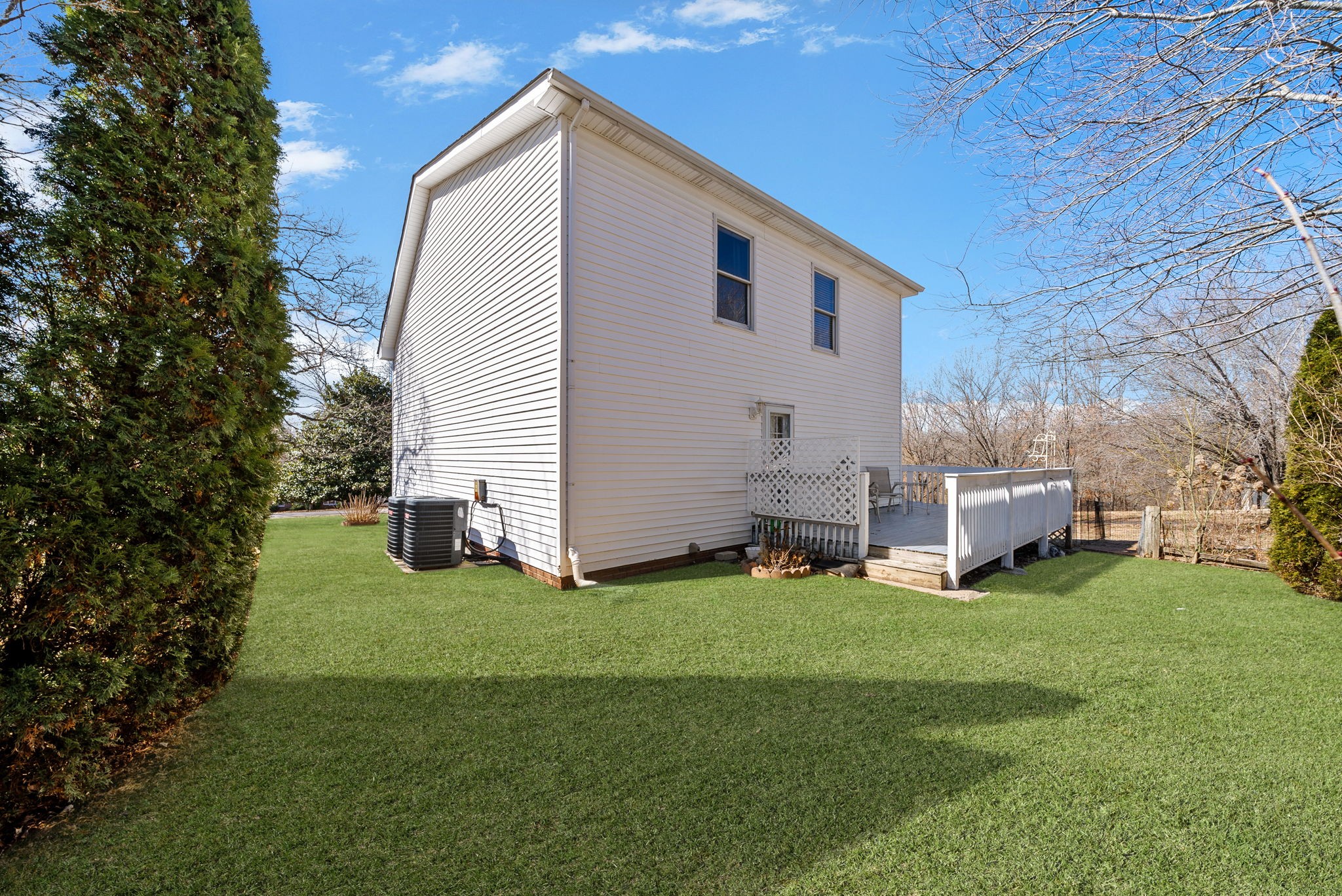1735 Creekview Ct