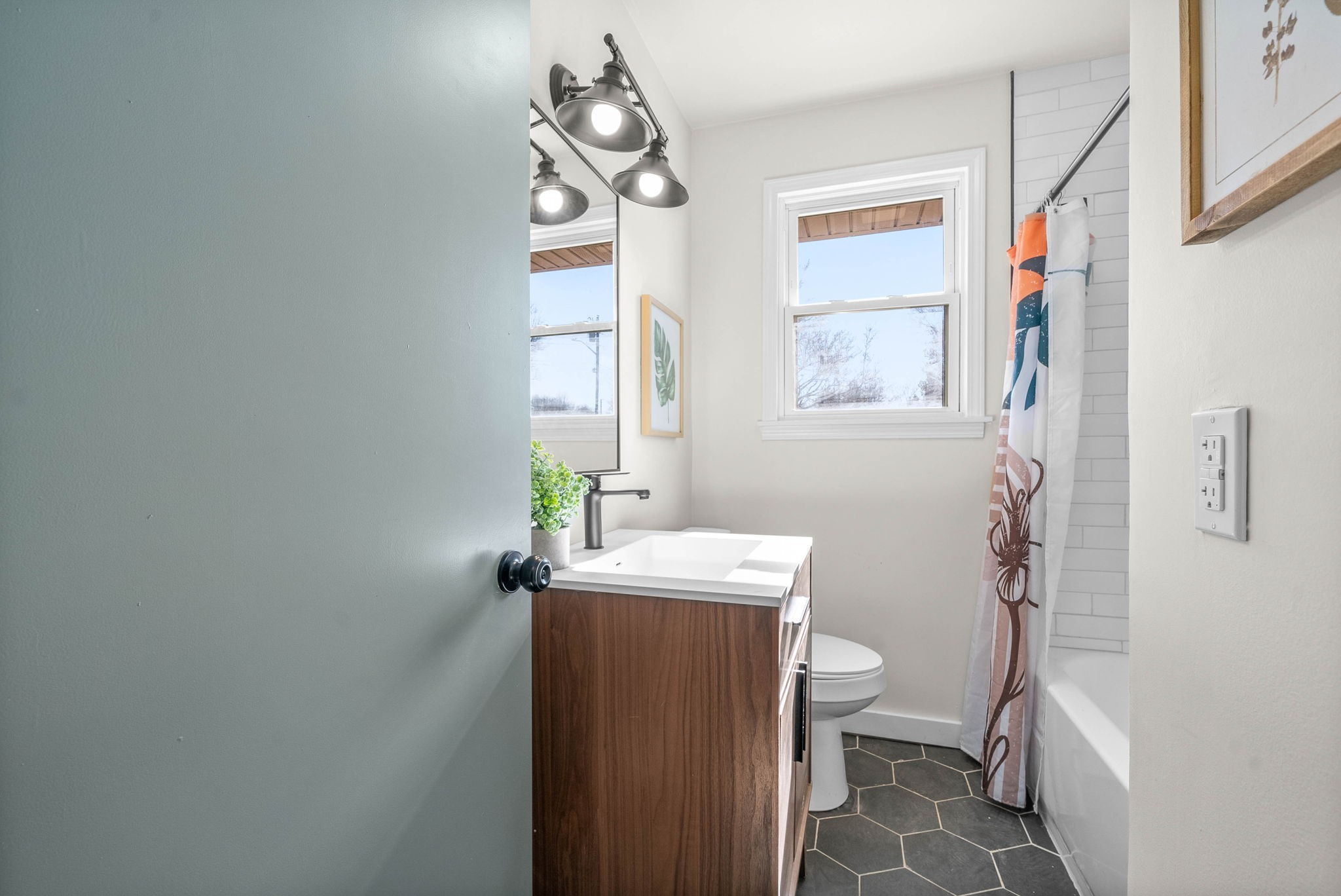 36 Lealand Dr