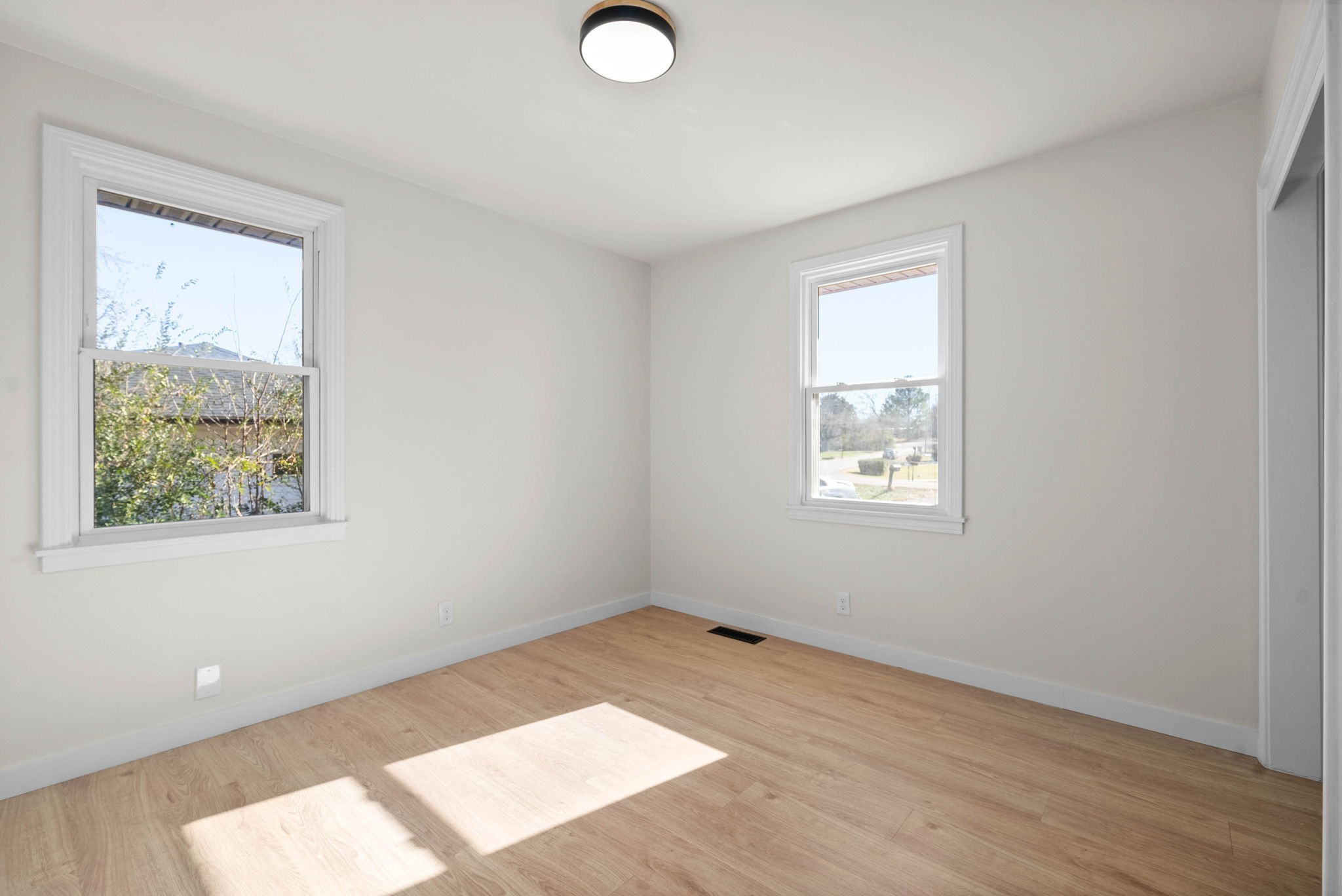 36 Lealand Dr