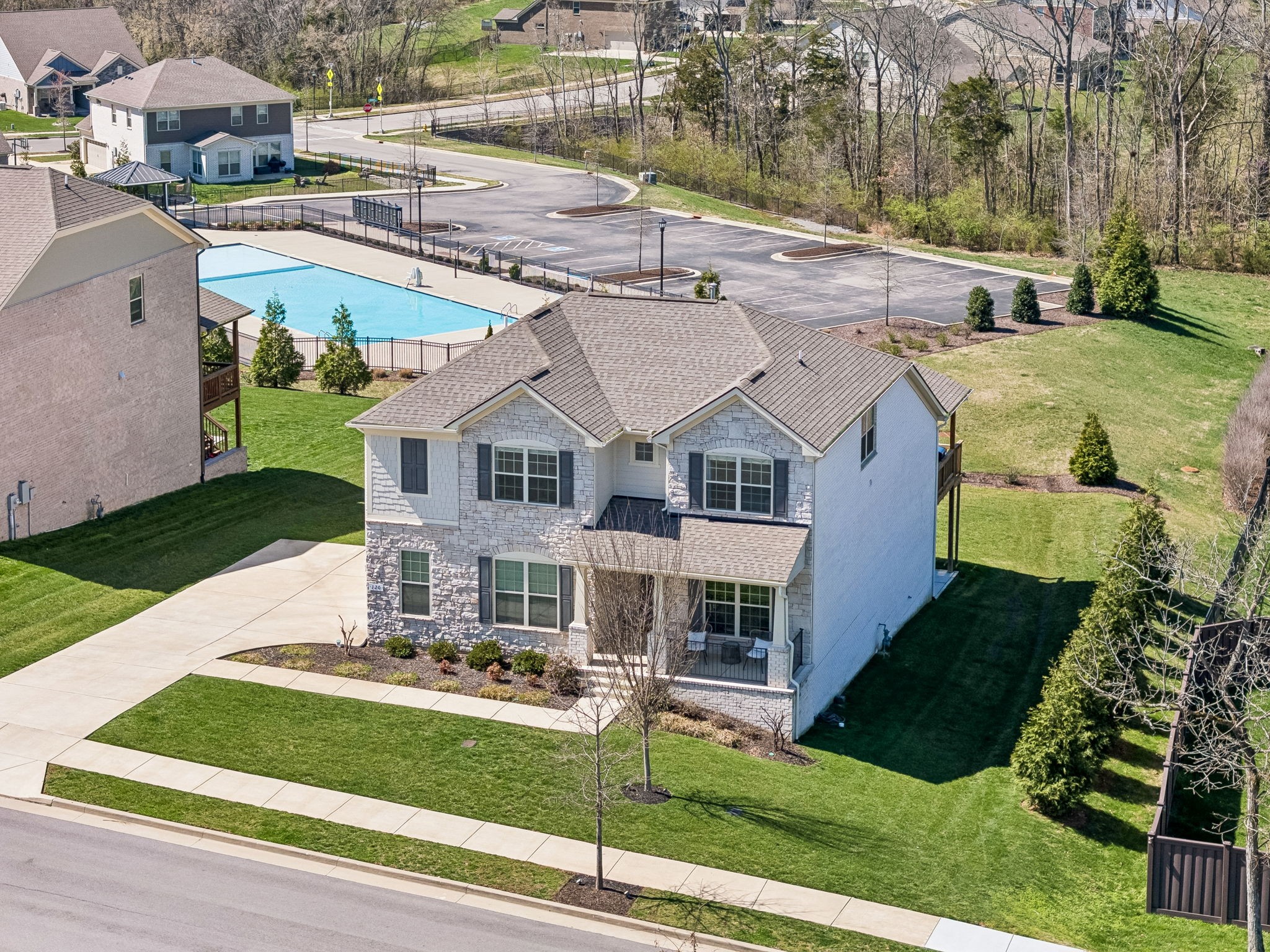 120 Macy Dr