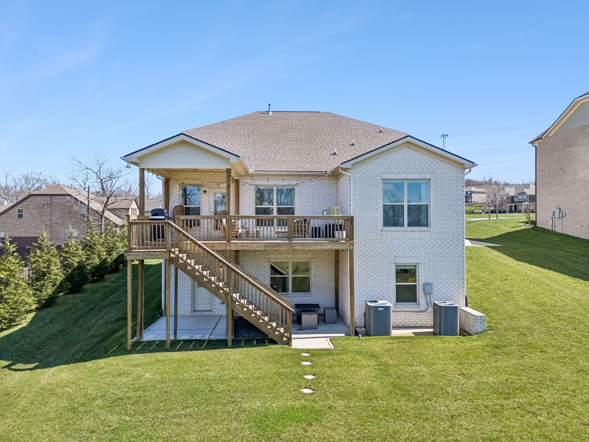 120 Macy Dr
