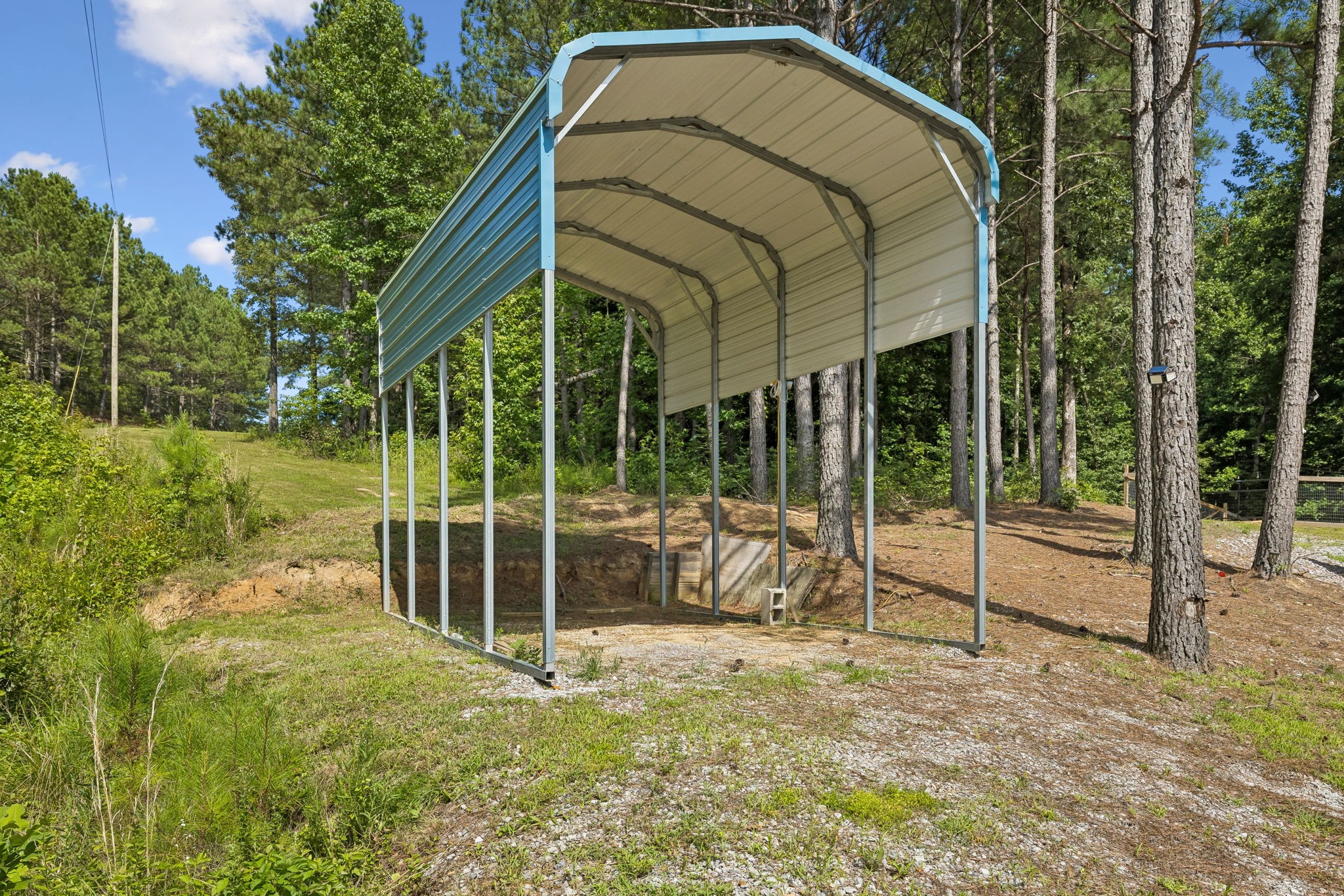 906 Riverwood Dr