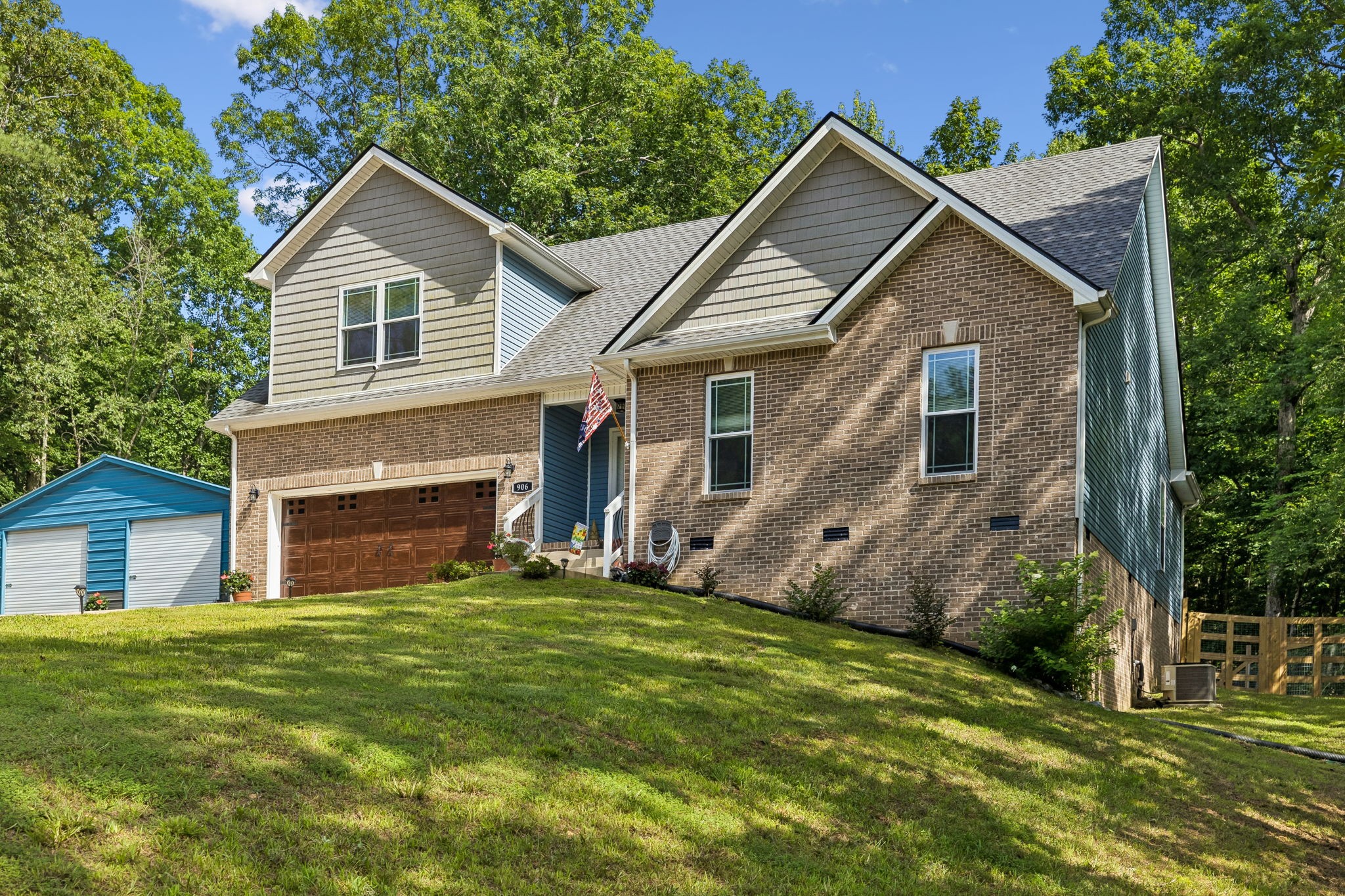 906 Riverwood Dr