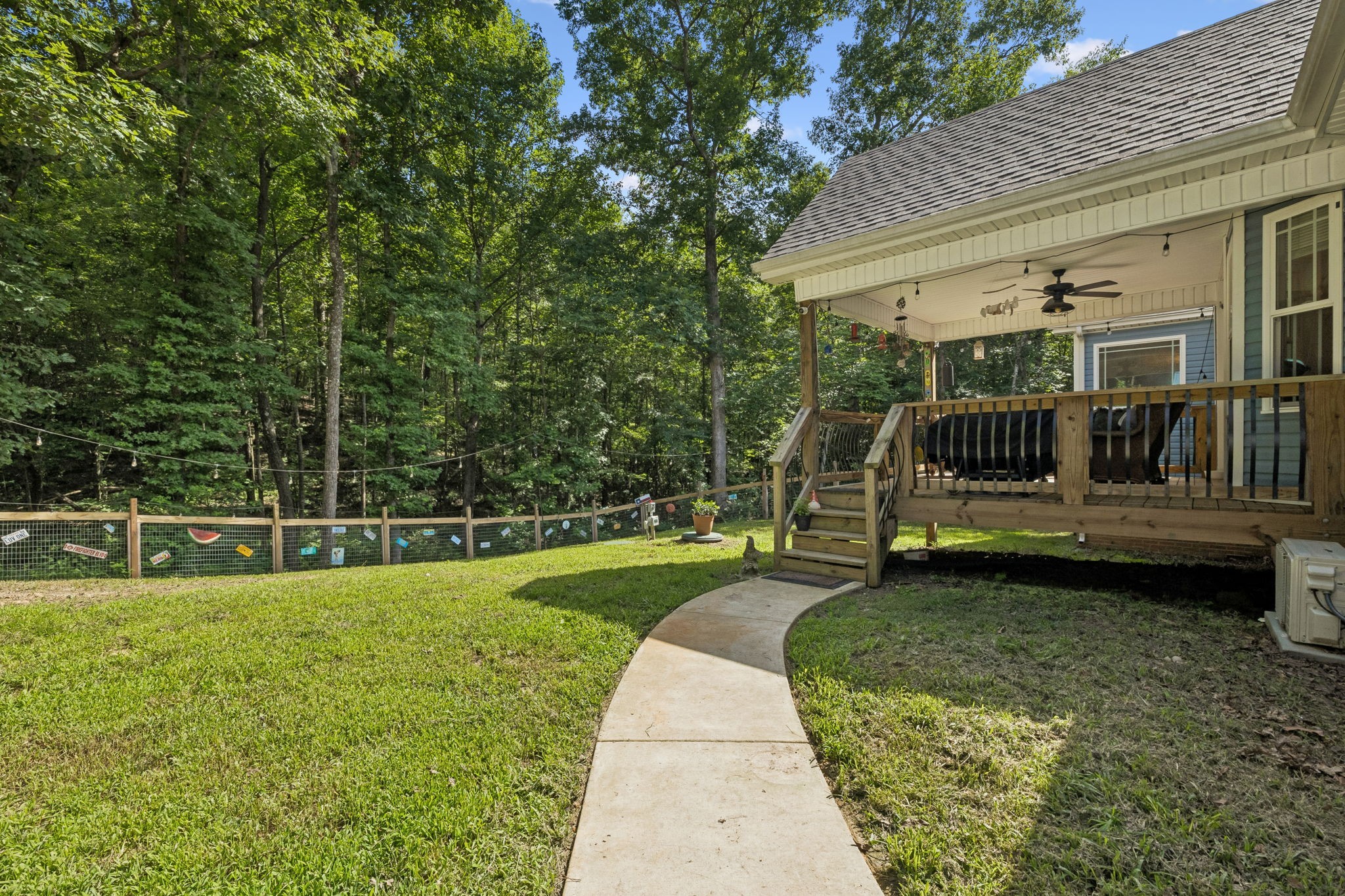 906 Riverwood Dr