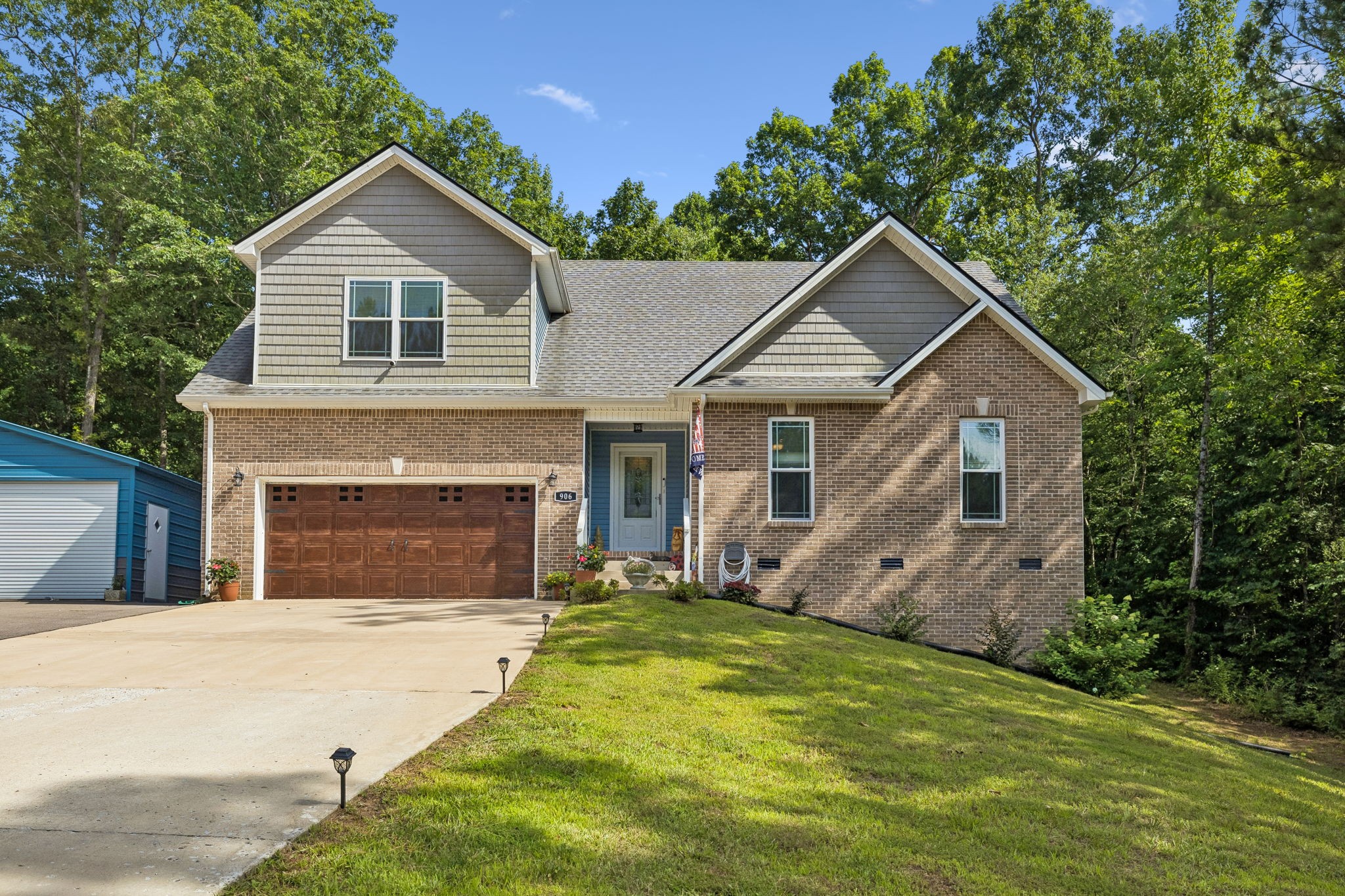 906 Riverwood Dr