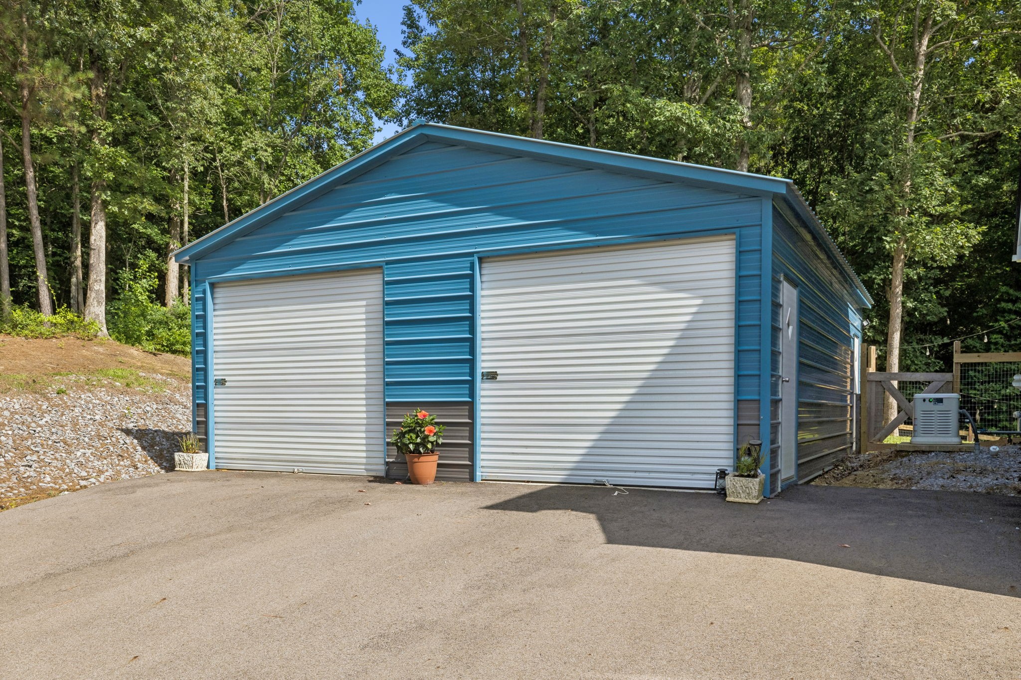 906 Riverwood Dr