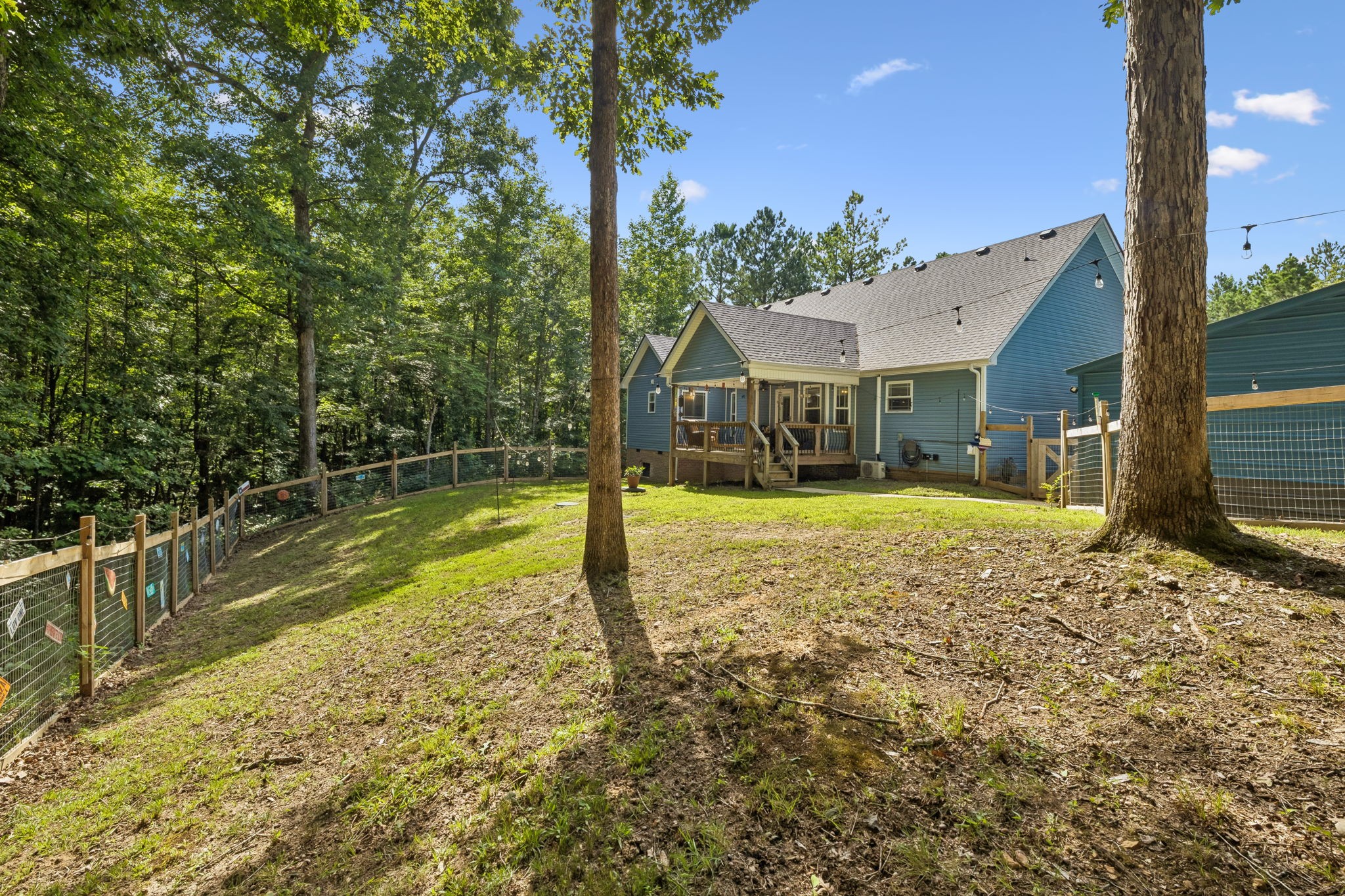906 Riverwood Dr