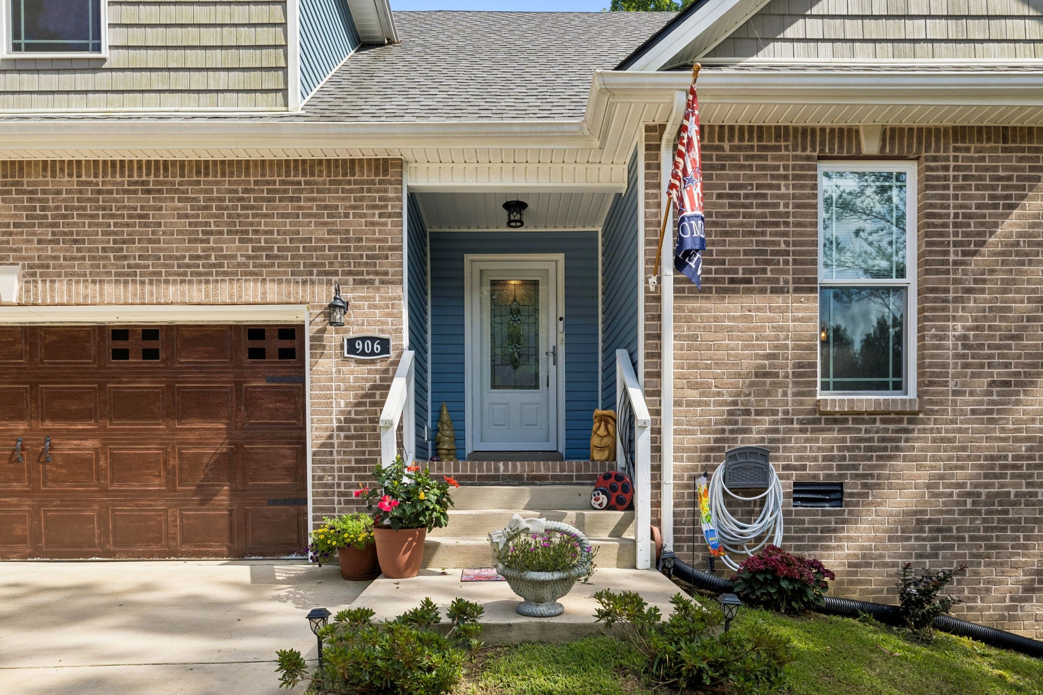 906 Riverwood Dr