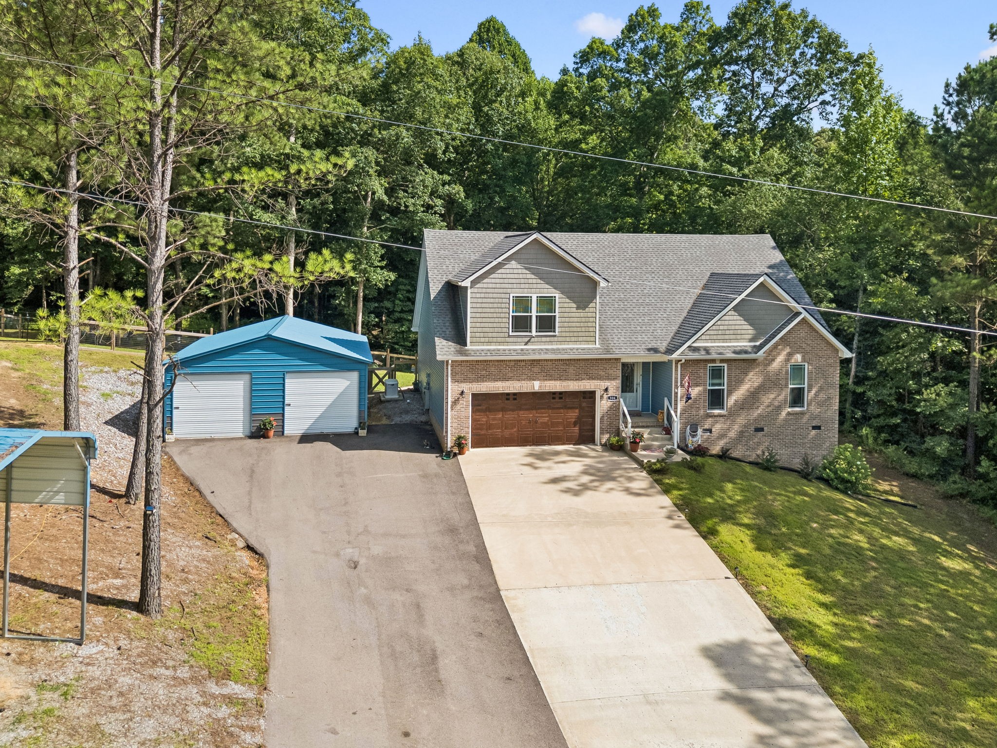906 Riverwood Dr