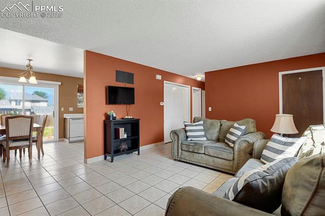 2502 W Anjelina Circle