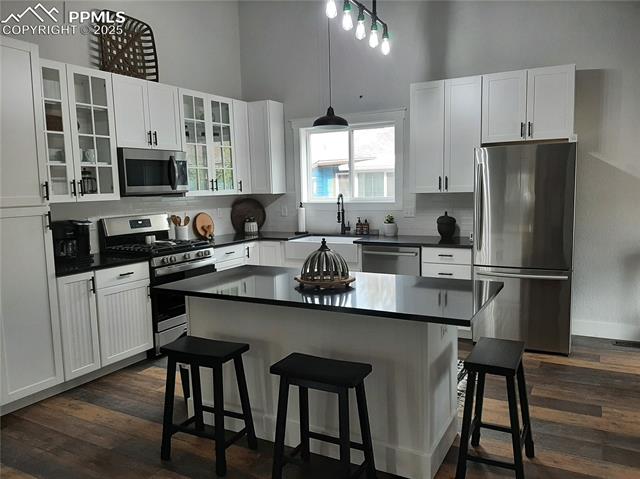 750 W Lake NA