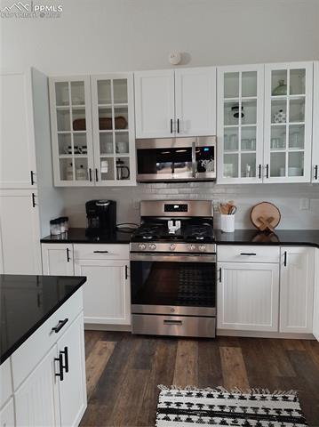 750 W Lake NA