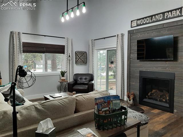 750 W Lake NA