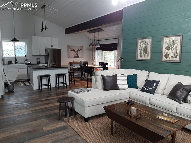 750 W Lake NA