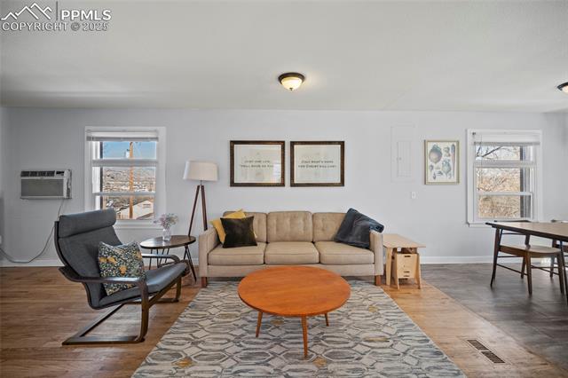 102 W Brookside Street