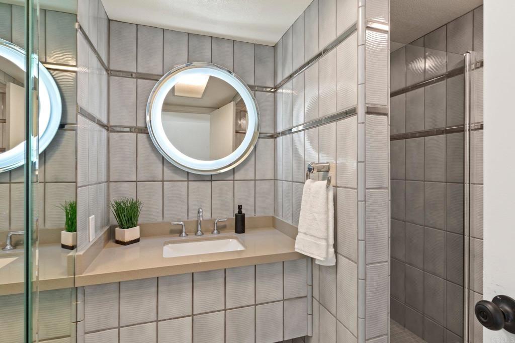 7110 Caminito Donoso