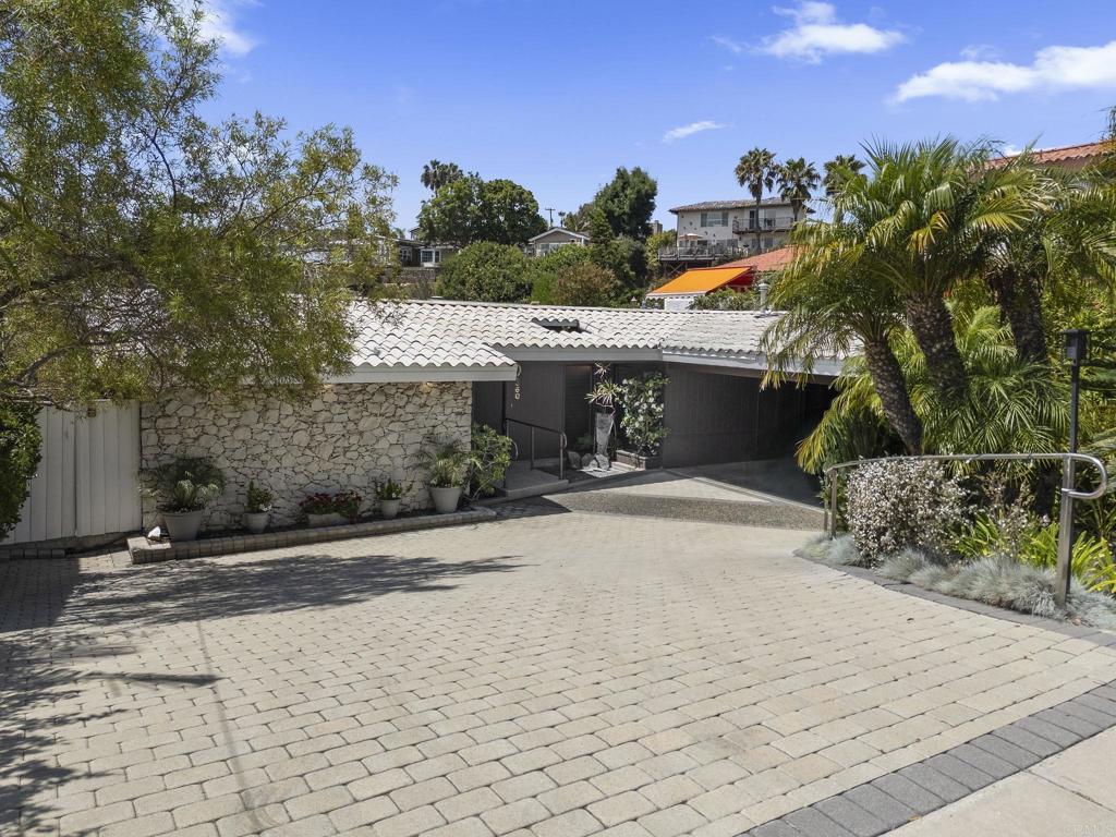 5860 Cactus Way