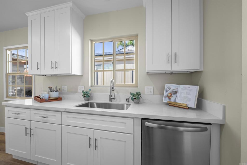 6662 Birchwood Street