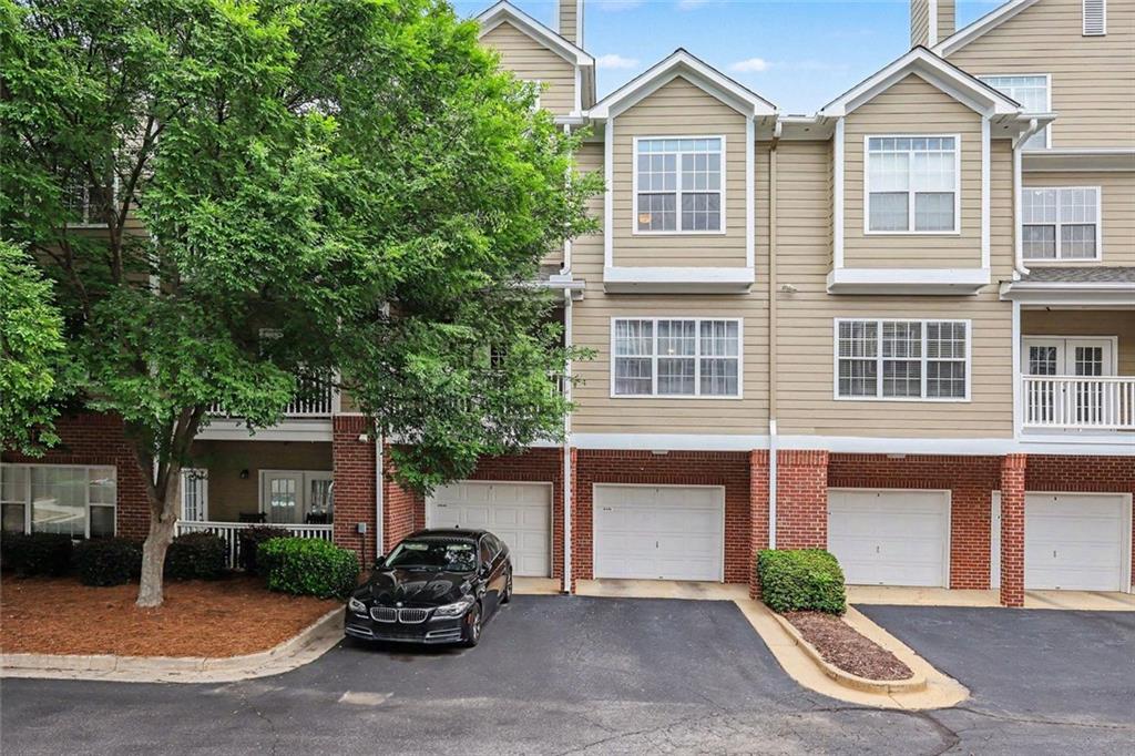 6115 Woodland Lane