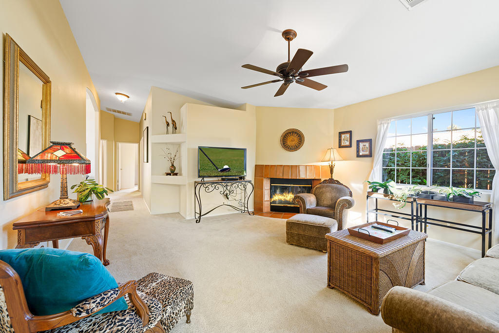 54685 Avenida Alvarado