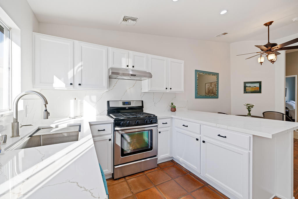 54685 Avenida Alvarado