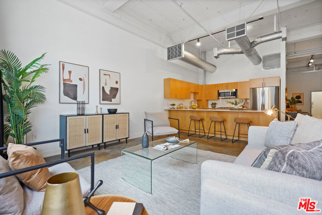 1130 S FLOWER Street Unit: 304