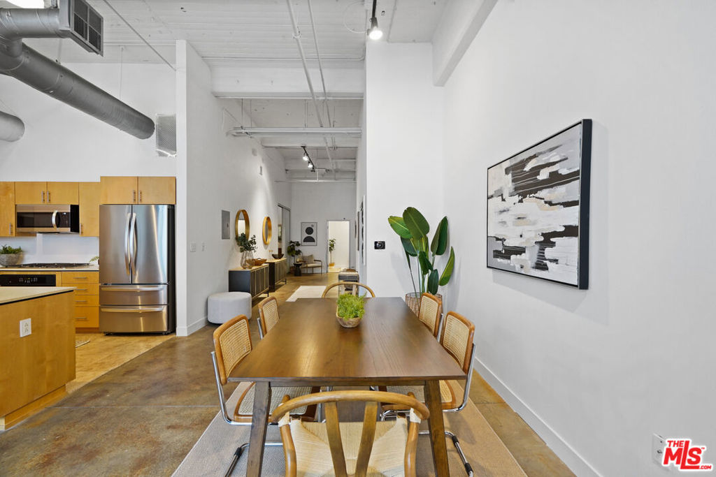 1130 S FLOWER Street Unit: 304