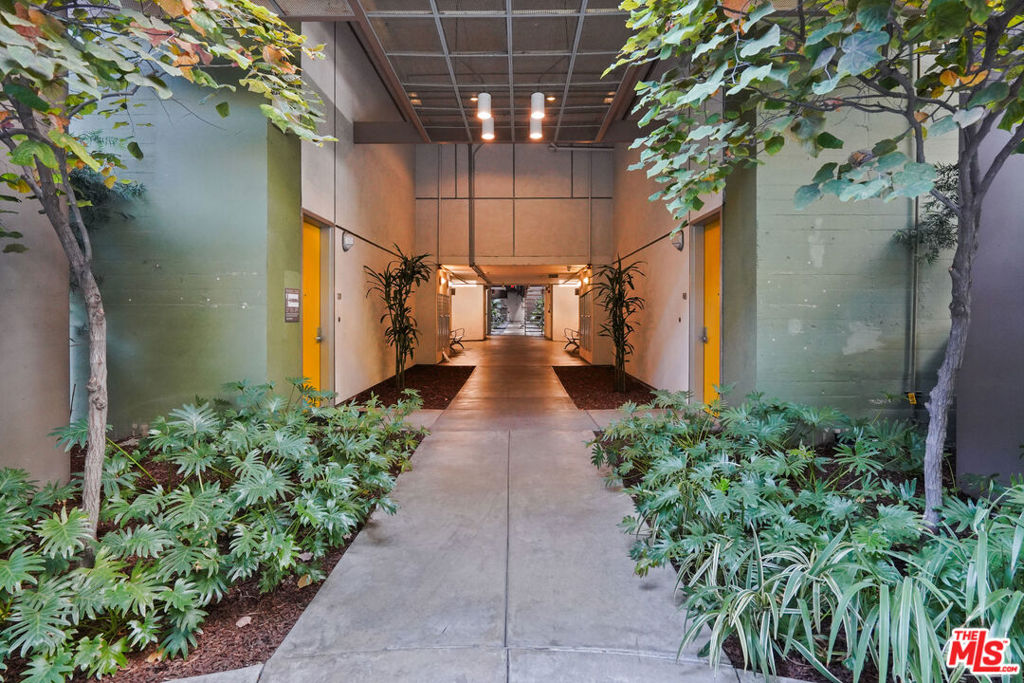 1130 S FLOWER Street Unit: 304