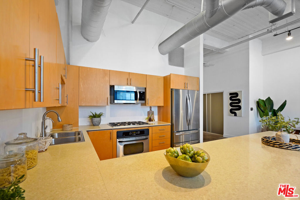 1130 S FLOWER Street Unit: 304