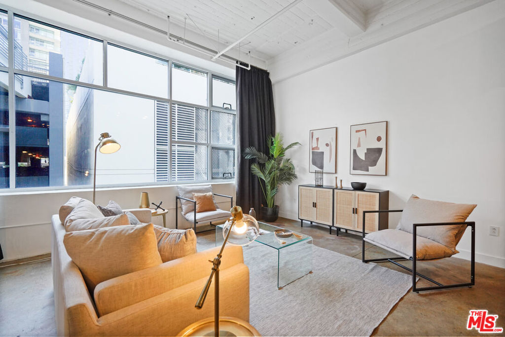 1130 S FLOWER Street Unit: 304
