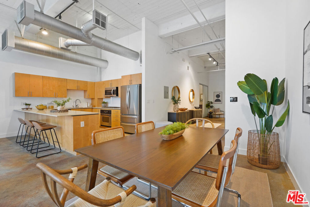 1130 S FLOWER Street Unit: 304