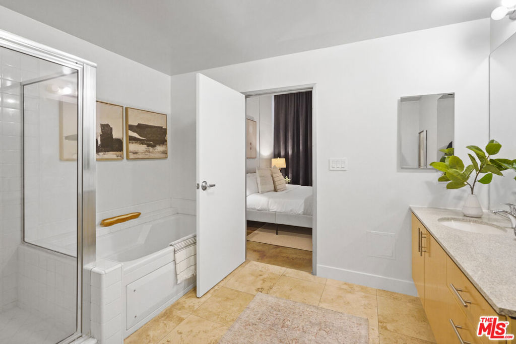 1130 S FLOWER Street Unit: 304