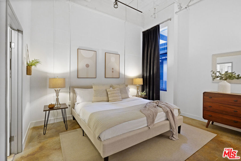 1130 S FLOWER Street Unit: 304